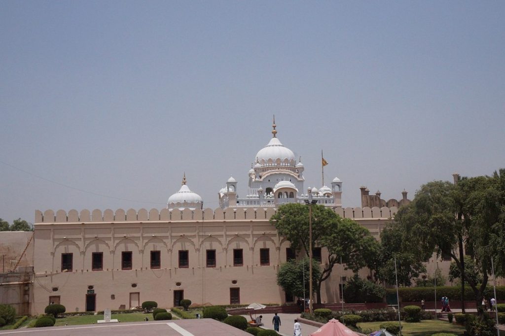 Gurdwara Dera Sahib view from Badshahi Mosque side